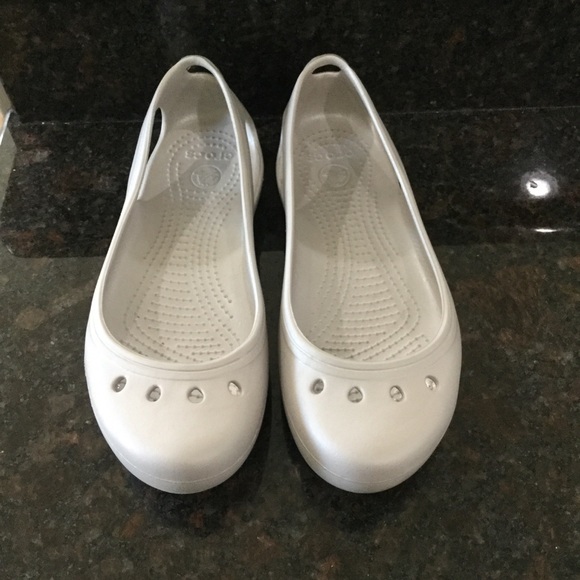 CROCS Shoes - Crocs size 7 light silver color